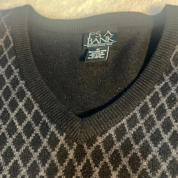 Jos. A. Bank Sz M Black & Gray Diamond Jacquard Pattern V-Neck Sweater Wool - Picture 9 of 16